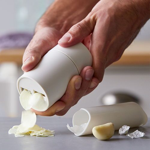  The Pampered Chef Garlic Press #2575: Pampered Chef Products:  Home & Kitchen